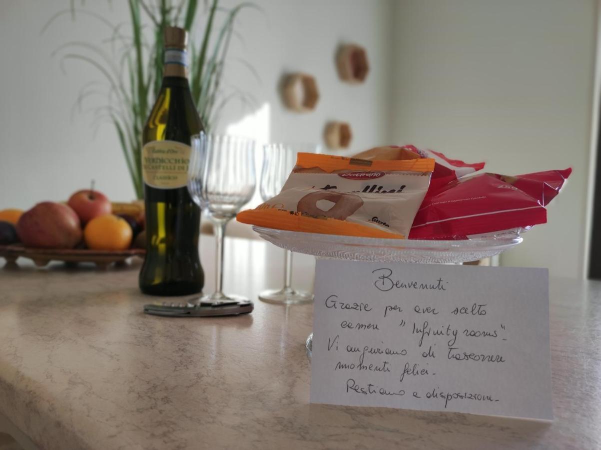 Camere Infinity Rooms Castelfidardo Esterno foto